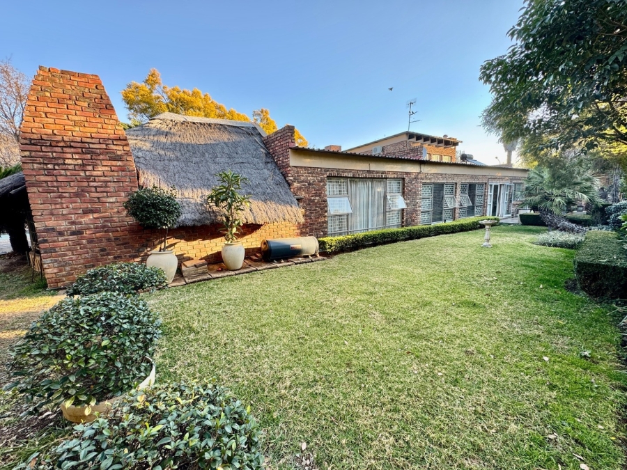 5 Bedroom Property for Sale in Van Der Hoff Park North West